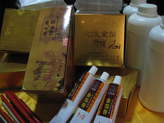 若何给招牌贴金箔