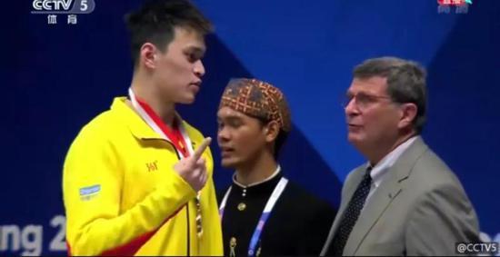 孙杨夺冠！他以后的表现被网友大赞！金易贴金进修爱国精力